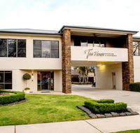 Tea House Motor Inn