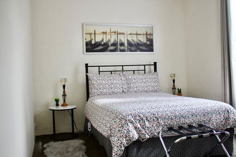 The Apartment - Moyston - Accommodation Bookings 1