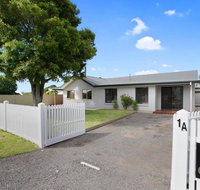 THE ASHMAN HOUSE - modern and close to town - Accommodation Bookings