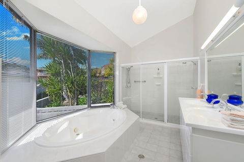 The Atrium, 11 Kentia Close - Accommodation Bookings 3