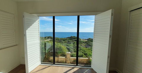 The Beach House - Port Bouvard - Accommodation Bookings 3