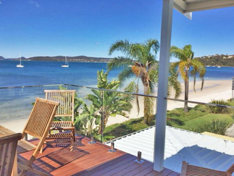 The Beach House' 169 Soldiers Point Road - Right On The Waterfront - Accommodation Bookings 3
