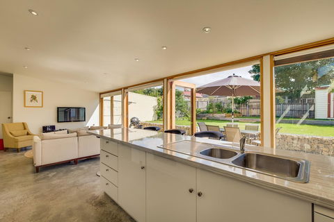 Brampton Cottage - Accommodation Bookings 18