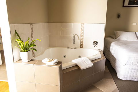 Little Norfolk Bay Events And Chalets - Accommodation Bookings 8