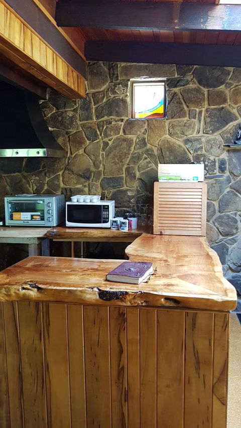 Whispering Hills Retreat - Accommodation Bookings 8
