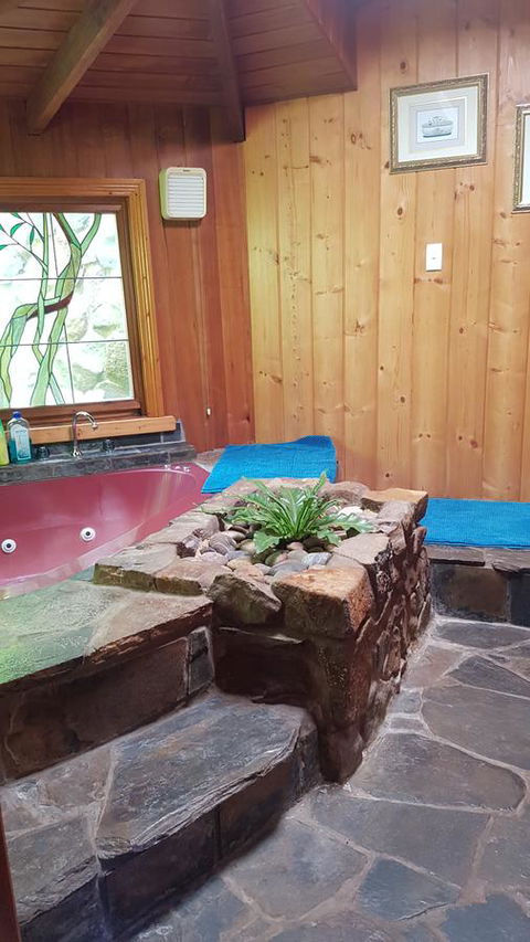 Whispering Hills Retreat - Accommodation Bookings 9