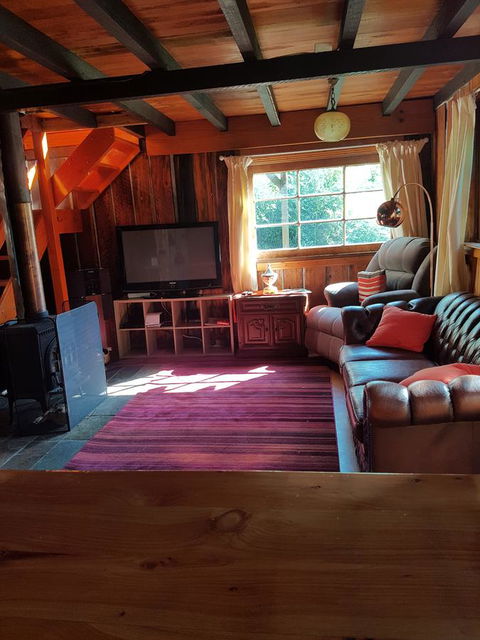 Whispering Hills Retreat - Accommodation Bookings 10