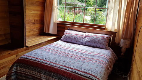 Whispering Hills Retreat - Accommodation Bookings 3