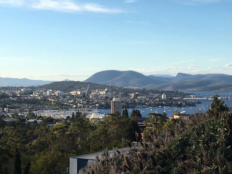 The View 2 Bed Unit With Stunning Hobart Outlook - Accommodation Bookings 0