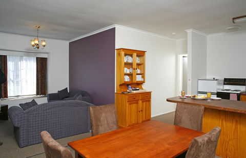 The Fox And Hounds Historic Hotel - Accommodation Bookings 20