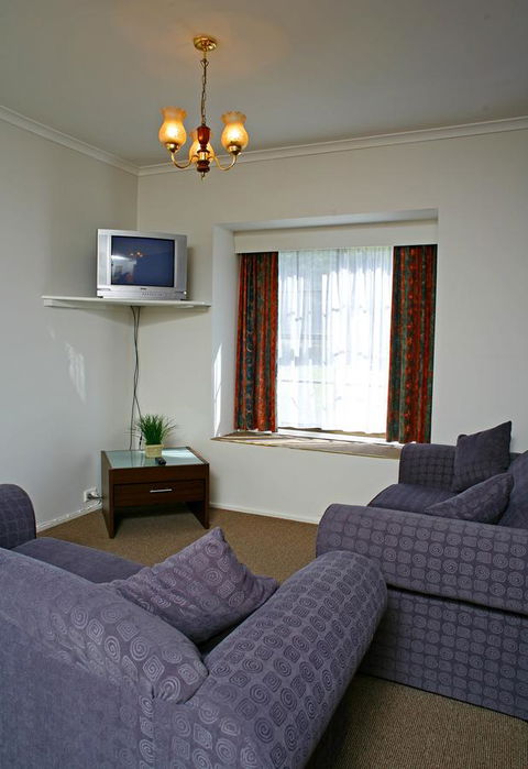 The Fox And Hounds Historic Hotel - Accommodation Bookings 24
