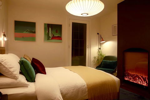 Lotus Gogh Apartment - Accommodation Bookings 14