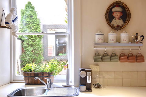 Lotus Gogh Apartment - Accommodation Bookings 11