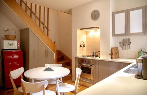 Lotus Gogh Apartment - Accommodation Bookings 8