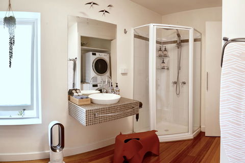 Lotus Gogh Apartment - Accommodation Bookings 24