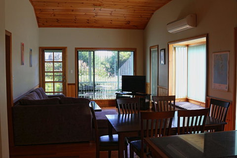 Hazards Beach House - Accommodation Bookings 8