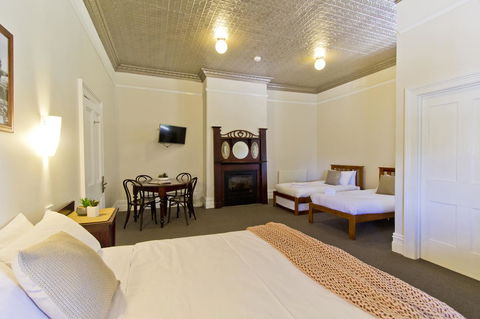 Deloraine Hotel - Accommodation Bookings 1