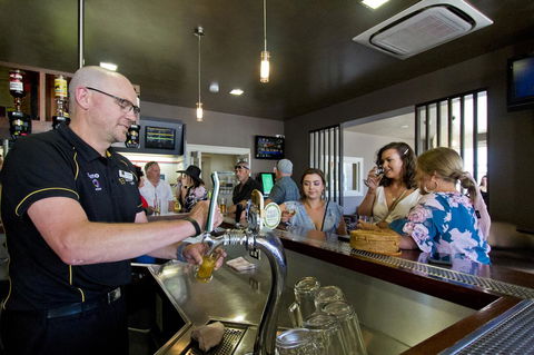 Deloraine Hotel - Accommodation Bookings 12