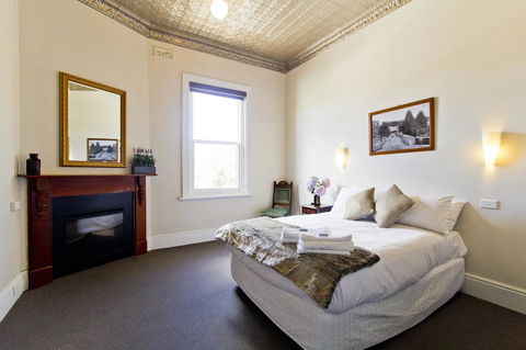Deloraine Hotel - Accommodation Bookings 6