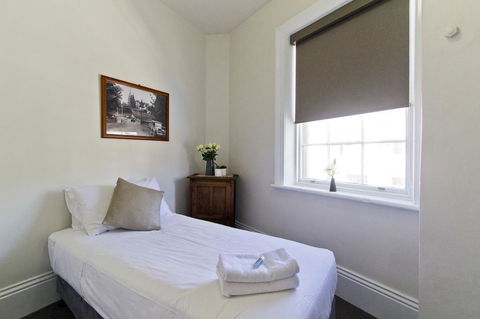 Deloraine Hotel - Accommodation Bookings 24