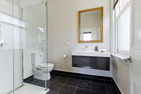 Deloraine Hotel - Accommodation Bookings 2