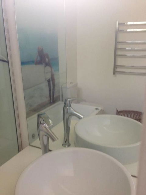 Hobart Colonial Apartment - Accommodation Bookings 10