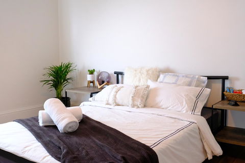 White House - Accommodation Bookings 0
