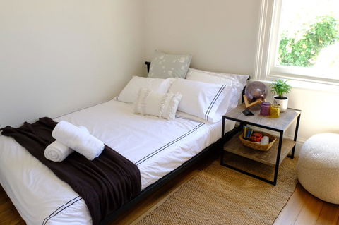 White House - Accommodation Bookings 8