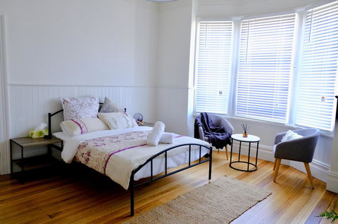White House - Accommodation Bookings 14