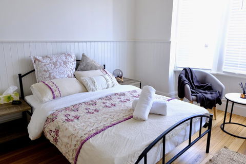 White House - Accommodation Bookings 11
