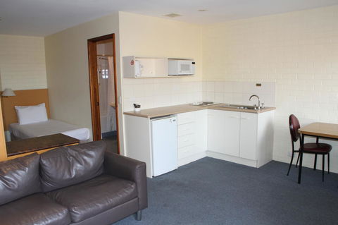Bay Hotel Apartments - Accommodation Bookings 28