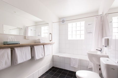Bay Hotel Apartments - Accommodation Bookings 12