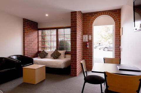 Bay Hotel Apartments - Accommodation Bookings 16