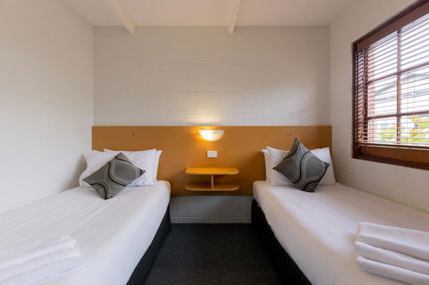 Bay Hotel Apartments - Accommodation Bookings 4