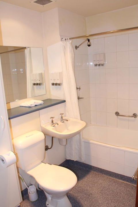 Bay Hotel Apartments - Accommodation Bookings 34