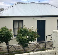 Omaroo House - panoramic water views - Accommodation Bookings