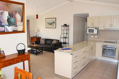 Front Row Beachfront - Accommodation Bookings 3