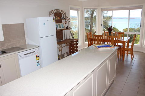 Front Row Beachfront - Accommodation Bookings 4