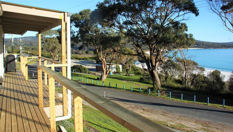 KINGFISHER COTTAGE Beachfront At The Binalong Bay - Accommodation Bookings 8