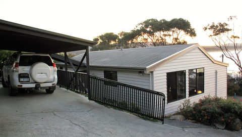 KINGFISHER COTTAGE Beachfront At The Binalong Bay - Accommodation Bookings 21