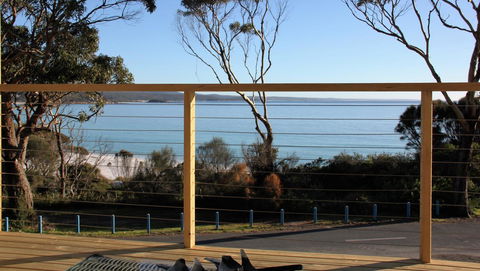 KINGFISHER COTTAGE Beachfront At The Binalong Bay - Accommodation Bookings 6
