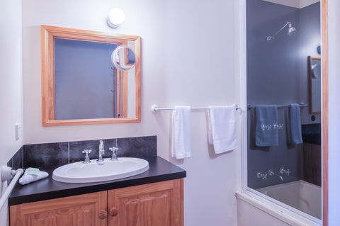 Freycinet Timber Cottage 2 - Accommodation Bookings 1