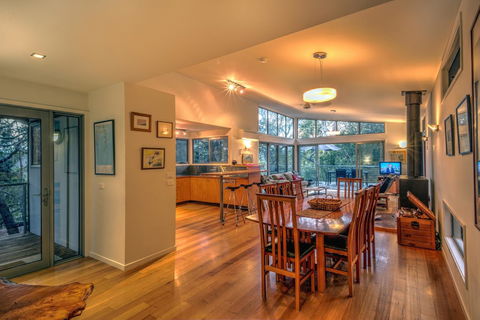 Freycinet Eco Luxe ~ Forest ~ Ocean ~ Mountain - Accommodation Bookings 12