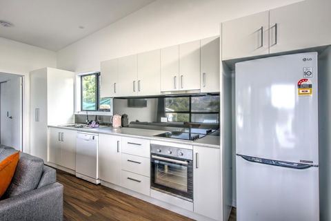Dock Of The Bay - Accommodation Bookings 4