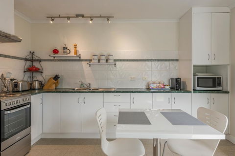Moonrise View Apartment - Accommodation Bookings 4