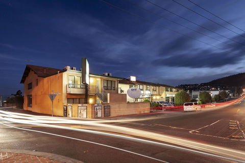 Black Buffalo - Accommodation Bookings 15