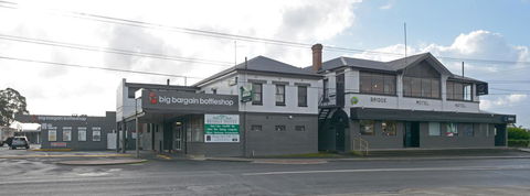 Bridge Hotel - Accommodation Bookings 13