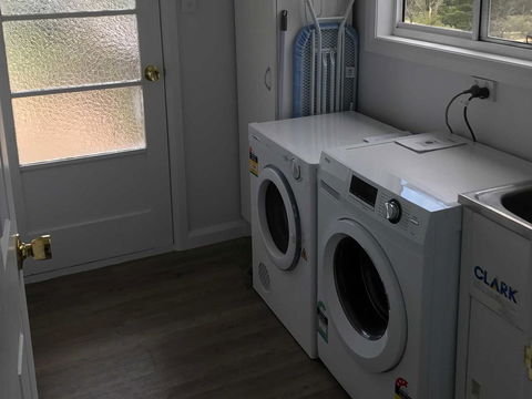 Derby Digs Cottage - Accommodation Bookings 12