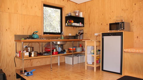 BAY OF FIRES ECO HUT Off Grid Experience At Binalong Bay - Accommodation Bookings 9