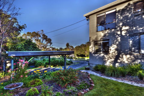 Cove Beach Apartment 2 - Accommodation Bookings 6